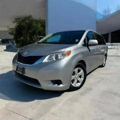 2015 Toyota Sienna  FWD photo