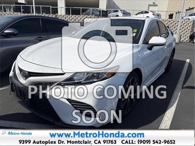 2020 Toyota Camry SE FWD photo