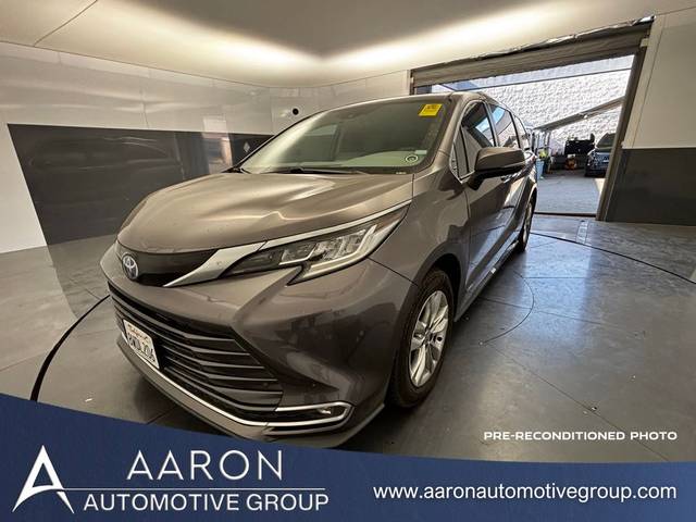 2021 Toyota Sienna Limited FWD photo