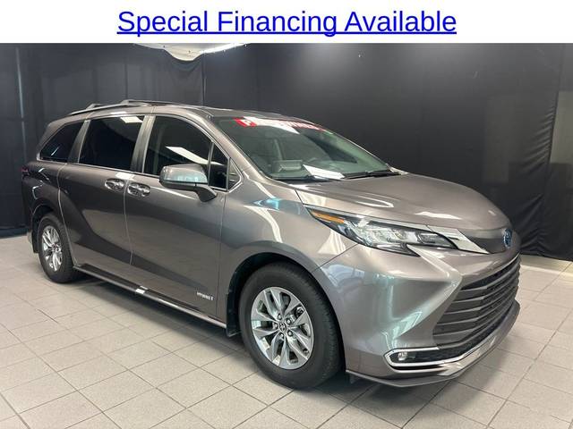 2021 Toyota Sienna XLE FWD photo