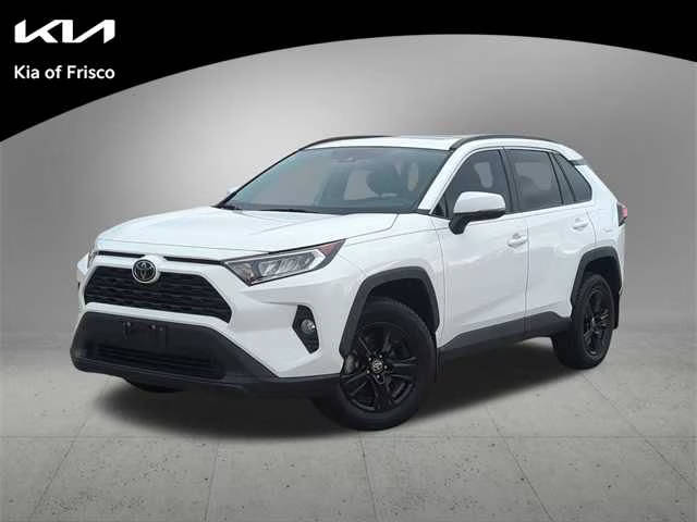 2021 Toyota RAV4 XLE FWD photo