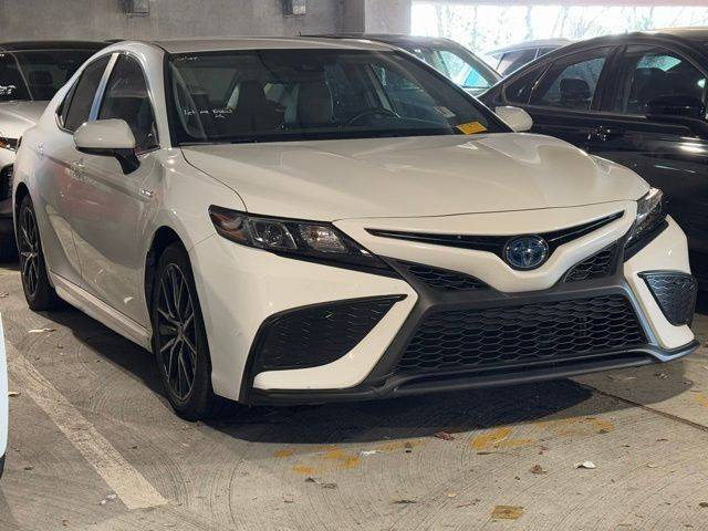 2021 Toyota Camry Hybrid SE FWD photo