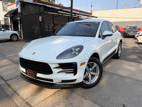2021 Porsche Macan AWD photo