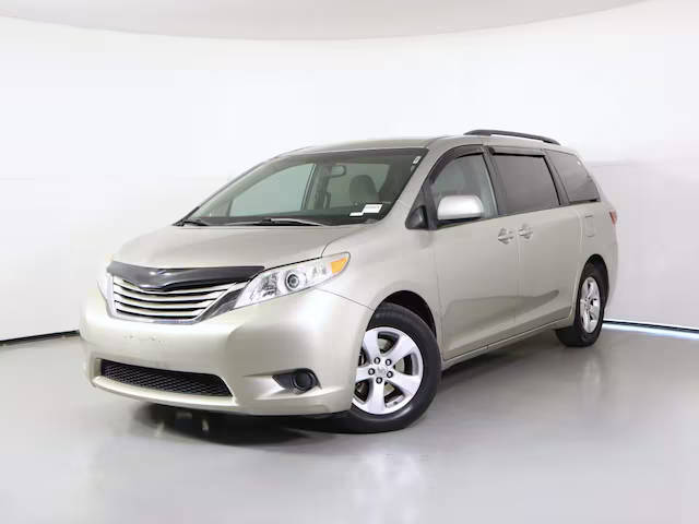 2015 Toyota Sienna LE FWD photo