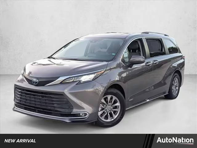 2021 Toyota Sienna XLE FWD photo