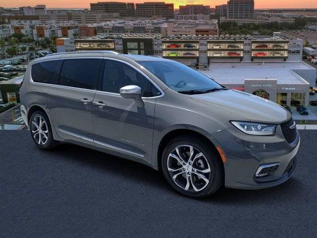 2021 Chrysler Pacifica Minivan Pinnacle AWD photo