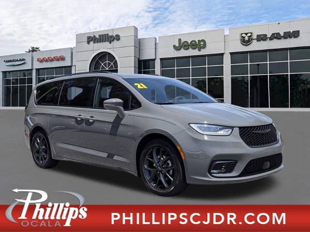 2021 Chrysler Pacifica Minivan Touring FWD photo
