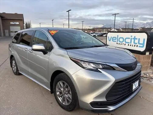 2021 Toyota Sienna LE AWD photo