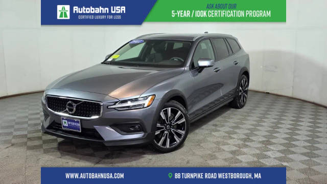 2021 Volvo V60 Cross Country  AWD photo