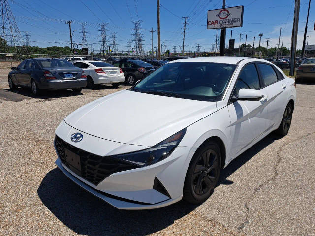 2021 Hyundai Elantra SEL FWD photo