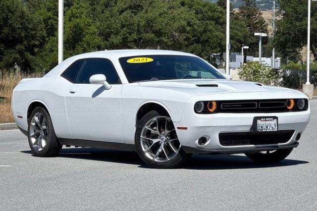 2021 Dodge Challenger SXT RWD photo