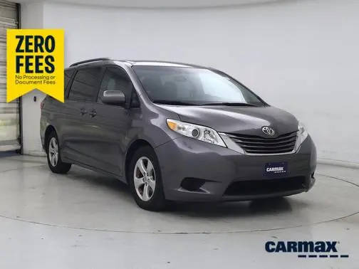 2015 Toyota Sienna LE FWD photo