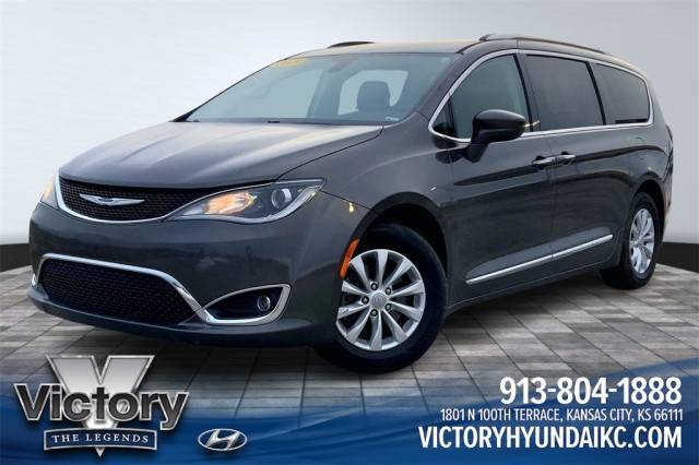 2019 Chrysler Pacifica Minivan Touring L FWD photo