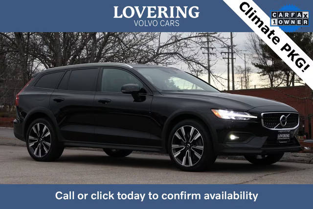 2021 Volvo V60 Cross Country  AWD photo