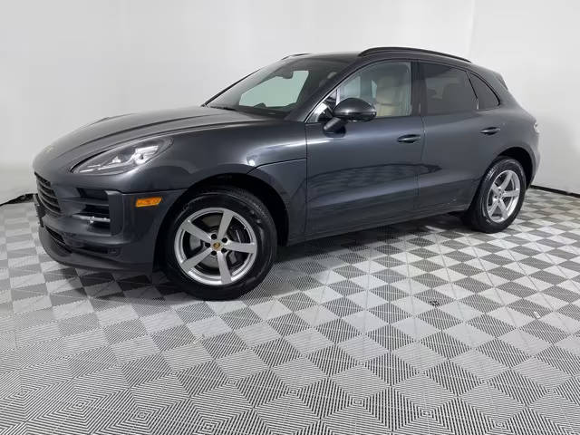 2021 Porsche Macan  AWD photo