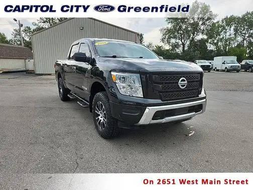 2021 Nissan Titan SV 4WD photo
