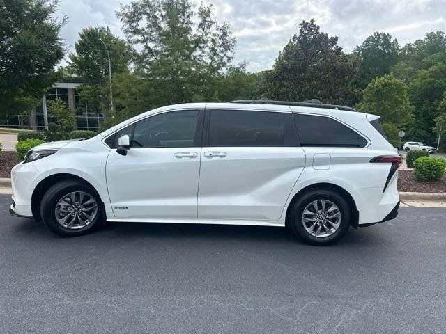 2021 Toyota Sienna XLE FWD photo