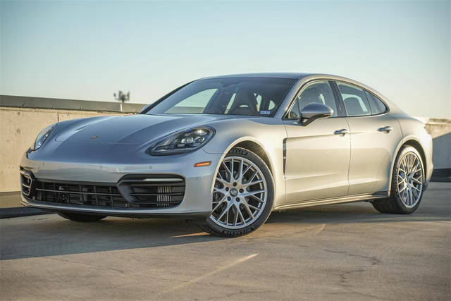 2021 Porsche Panamera  RWD photo