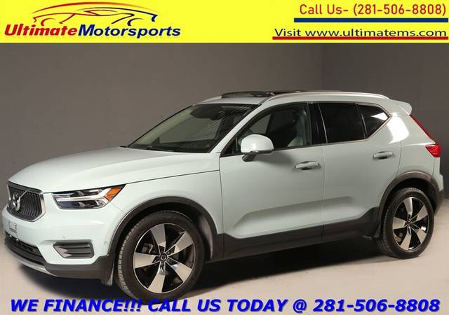 2019 Volvo XC40 Momentum AWD photo