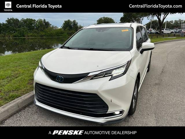 2021 Toyota Sienna XLE FWD photo