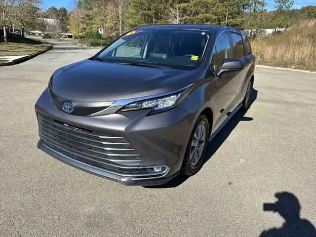 2021 Toyota Sienna XLE AWD photo