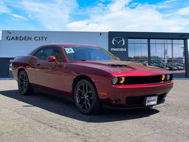 2021 Dodge Challenger SXT RWD photo