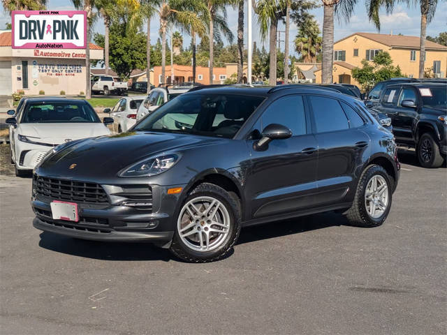 2021 Porsche Macan  AWD photo