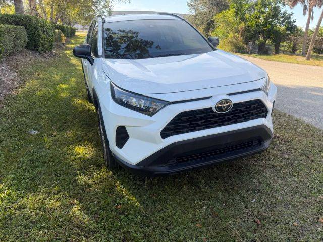 2021 Toyota RAV4 LE FWD photo
