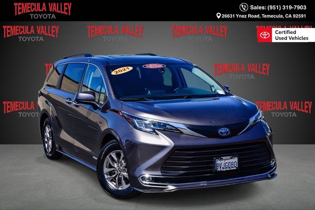 2021 Toyota Sienna XLE FWD photo