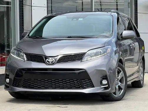 2020 Toyota Sienna SE Premium FWD photo