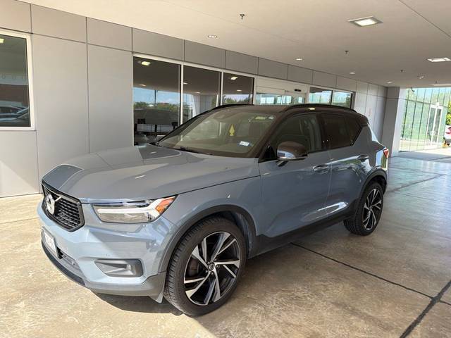 2021 Volvo XC40 R-Design FWD photo