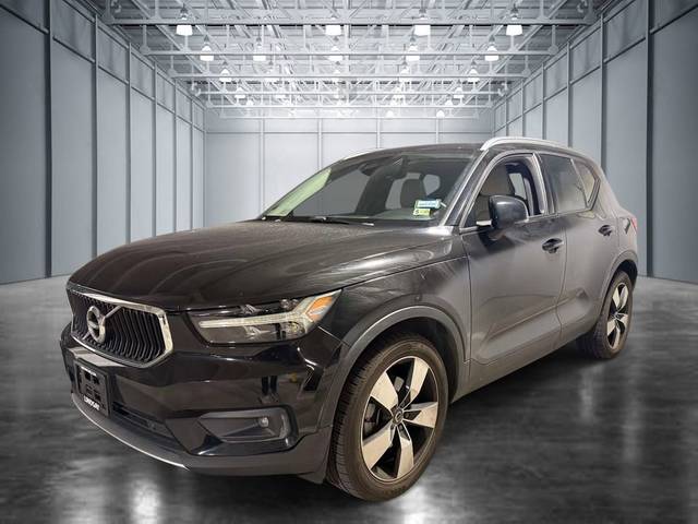 2021 Volvo XC40 Momentum AWD photo