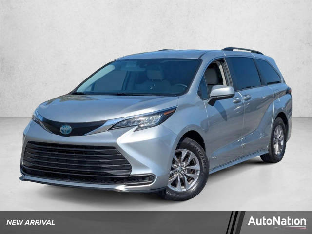 2021 Toyota Sienna LE FWD photo
