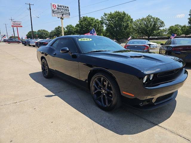 2021 Dodge Challenger SXT RWD photo