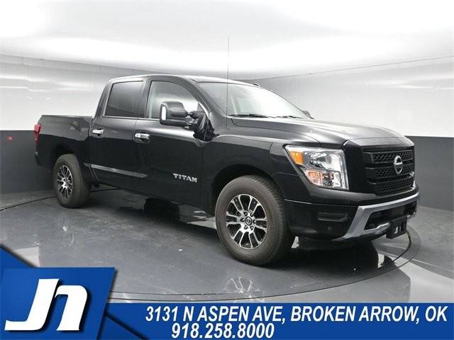 2021 Nissan Titan SV 4WD photo