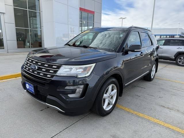 2017 Ford Explorer XLT 4WD photo