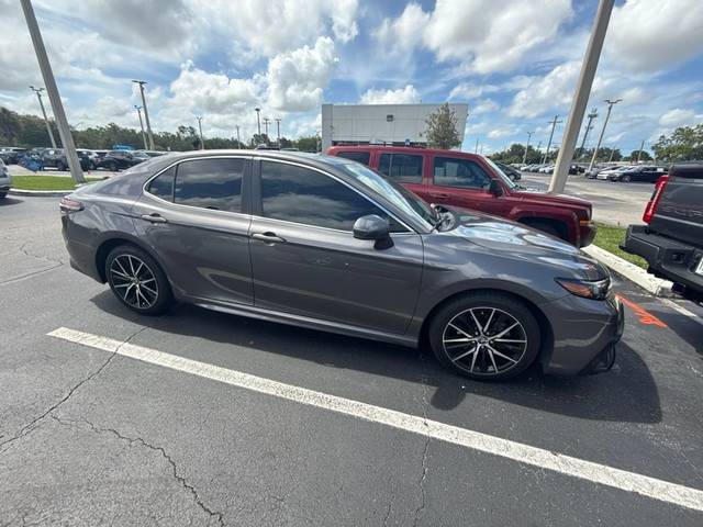 2021 Toyota Camry SE FWD photo