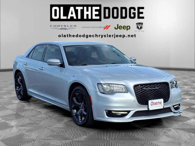 2021 Chrysler 300 Touring L RWD photo