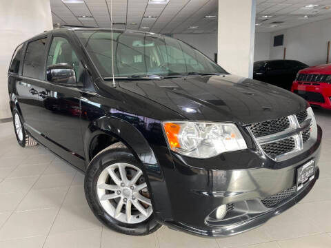 2018 Dodge Grand Caravan SXT FWD photo