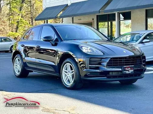 2021 Porsche Macan  AWD photo