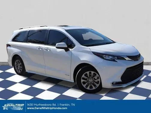 2021 Toyota Sienna XLE FWD photo