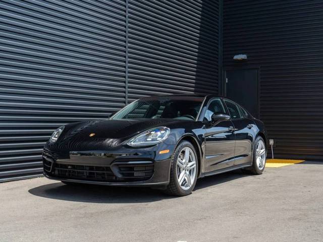 2021 Porsche Panamera  RWD photo
