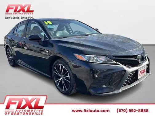 2019 Toyota Camry SE FWD photo