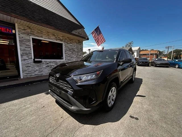 2021 Toyota RAV4 LE AWD photo