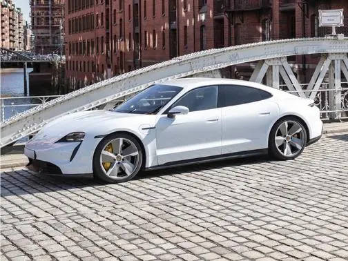 2021 Porsche Taycan  RWD photo