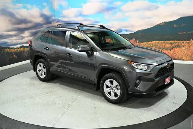 2021 Toyota RAV4 XLE AWD photo