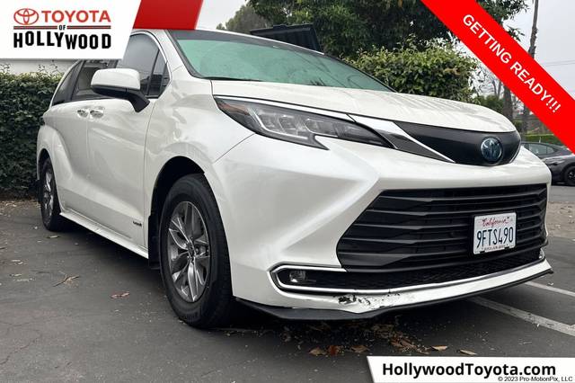 2021 Toyota Sienna XLE FWD photo