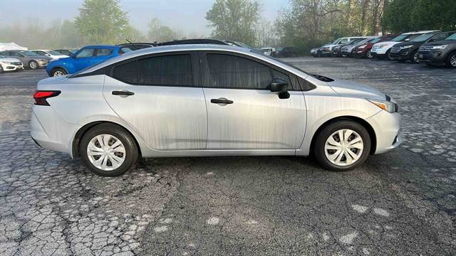 2021 Nissan Versa S FWD photo