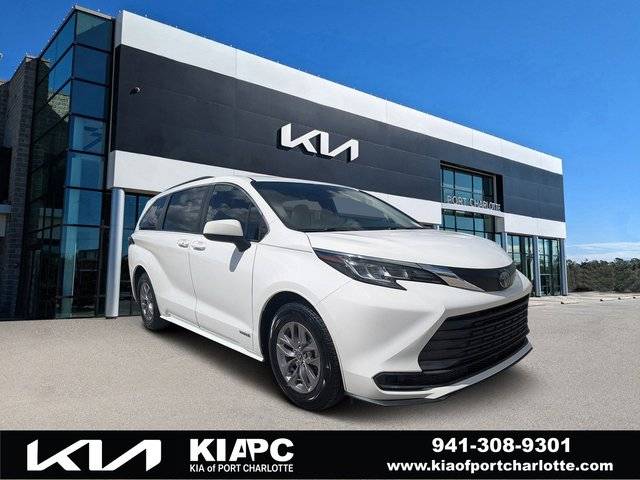 2021 Toyota Sienna LE FWD photo