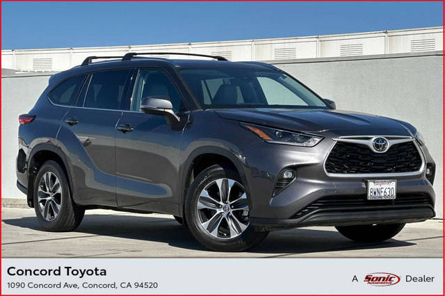 2021 Toyota Highlander XLE FWD photo